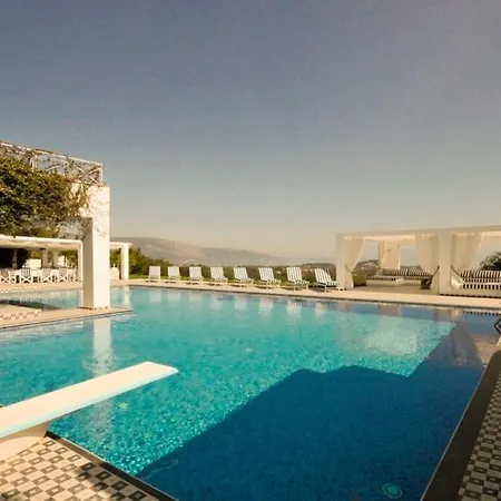 Huge Stunning Vila