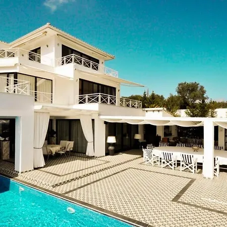 Huge Stunning Vila *