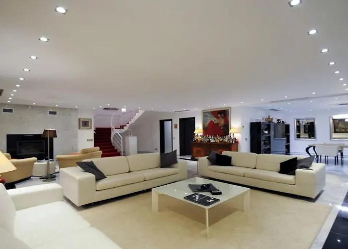 Huge Stunning Vila *