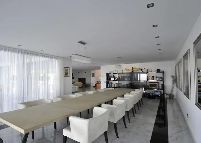 Vila Huge Stunning *
