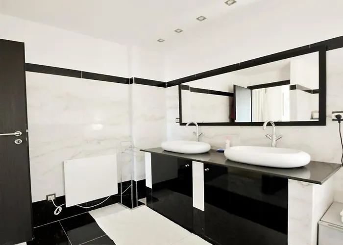 Vila Huge Stunning