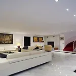 Huge Stunning Vilă *