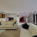 Huge Stunning Vilă