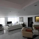 Huge Stunning Vilă