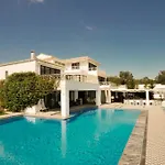 Huge Stunning Vilă Gazátika