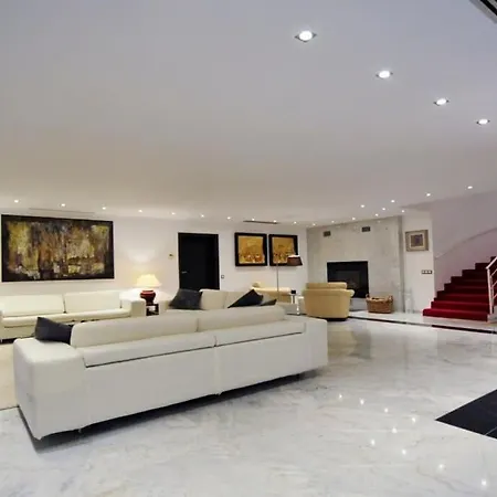 Villa Huge Stunning *