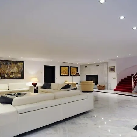 Huge Stunning Villa *