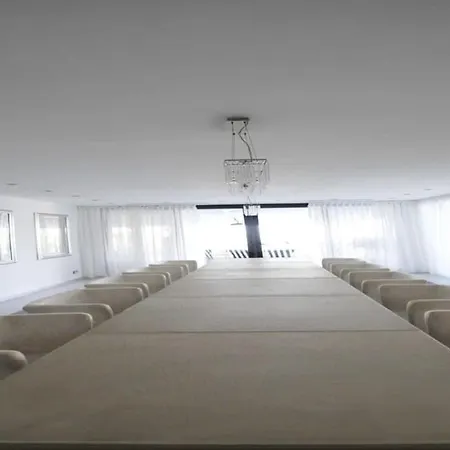 Huge Stunning Villa Gazatika
