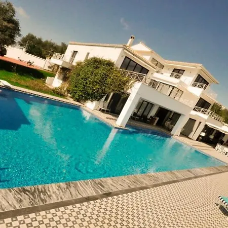 Villa Huge Stunning