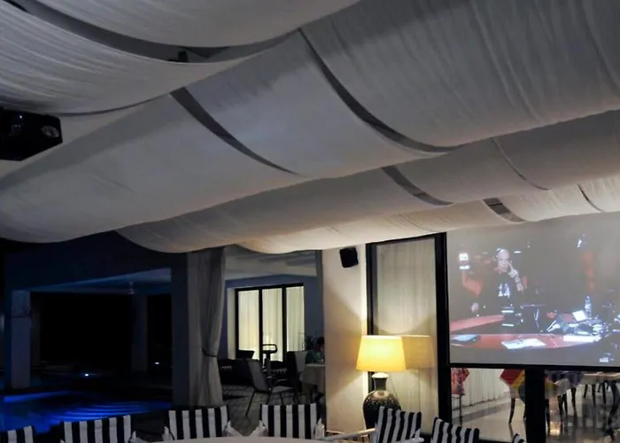 Vilă Huge Stunning Gazátika