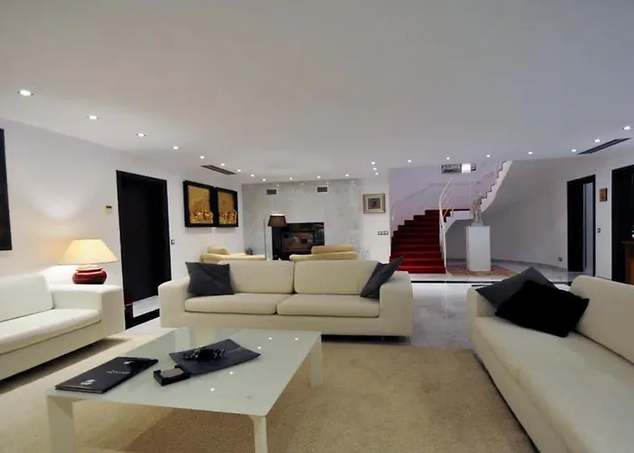 Vilă Huge Stunning Gazátika