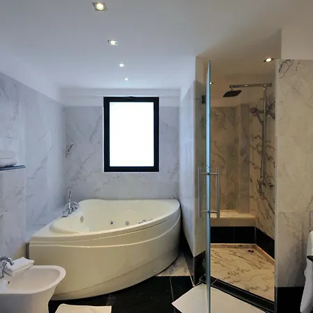 Huge Stunning Gazátika