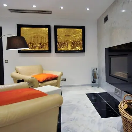 Villa Huge Stunning