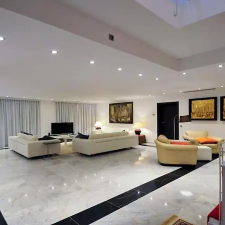 Huge Stunning Gazátika