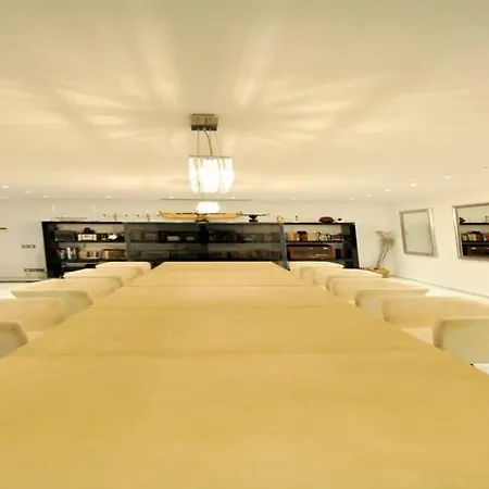 Villa Huge Stunning *