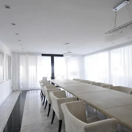 Villa Huge Stunning Gazátika