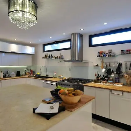 Huge Stunning Gazátika