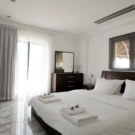 Villa Huge Stunning *