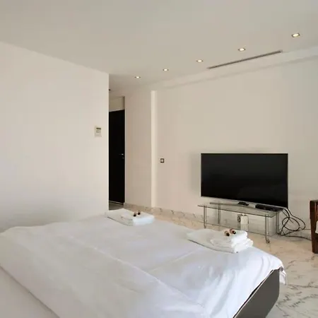 Huge Stunning Gazátika