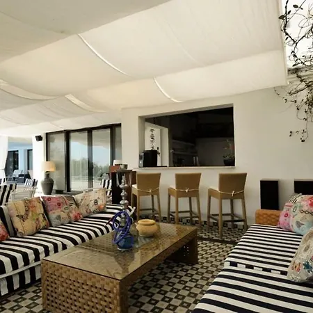 Villa Huge Stunning *