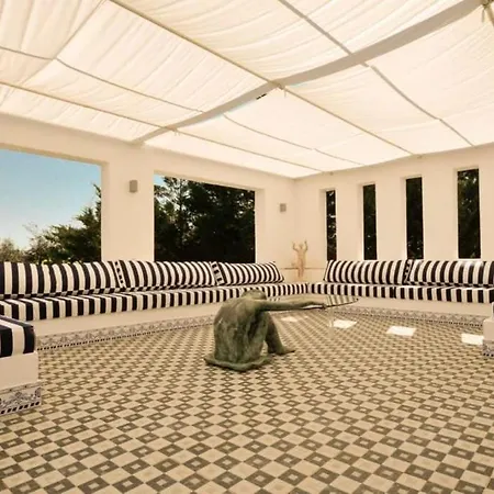 Villa Huge Stunning *